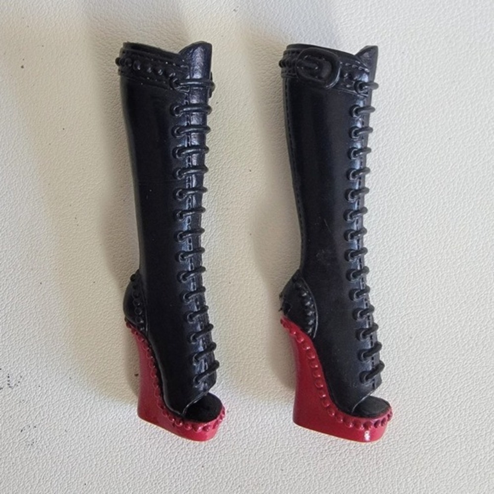 Monster High Doll Purrsephone Werecat Twin Sisters First Wave Red Black Boots